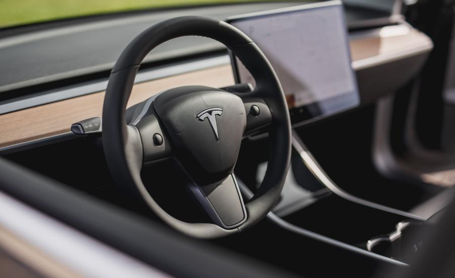 Панель приборов Tesla Model 3 2017 года  (US) (фото 45 из 49)